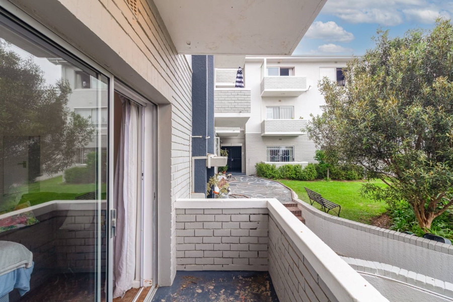 2 Bedroom Property for Sale in Vredehoek Western Cape